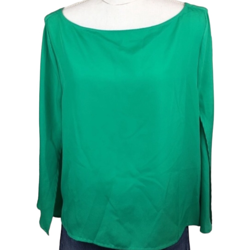 New York & Company  size large silky green top slit flowy sleeve boxy fit